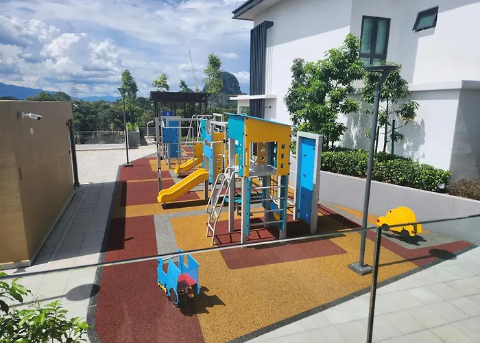 Unique Boho Style Condo With Netflix For Up To 5Pax - Enjoy Mountain View While Swimming At The Infinity Pool & Natural Hotspring Pool, 2Mins Walk To The Lost World Of Tambun, Water Themepark At Ipoh