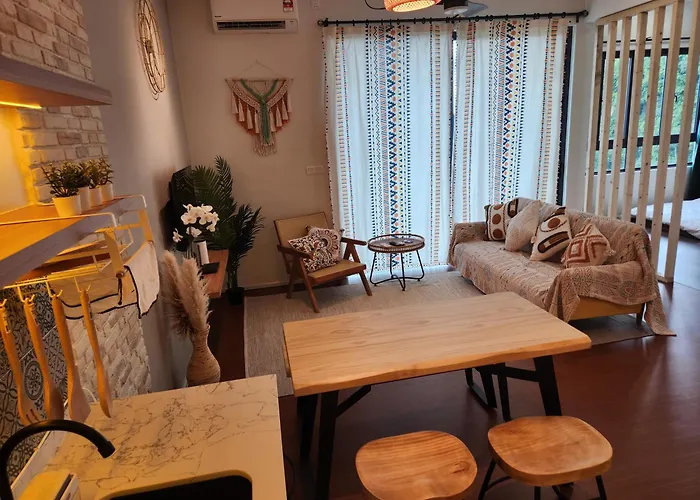 Unique Boho Style Condo With Netflix For Up To 5Pax - Enjoy Mountain View While Swimming At The Infinity Pool & Natural Hotspring Pool, 2Mins Walk To The Lost World Of Tambun, Water Themepark At Ipoh