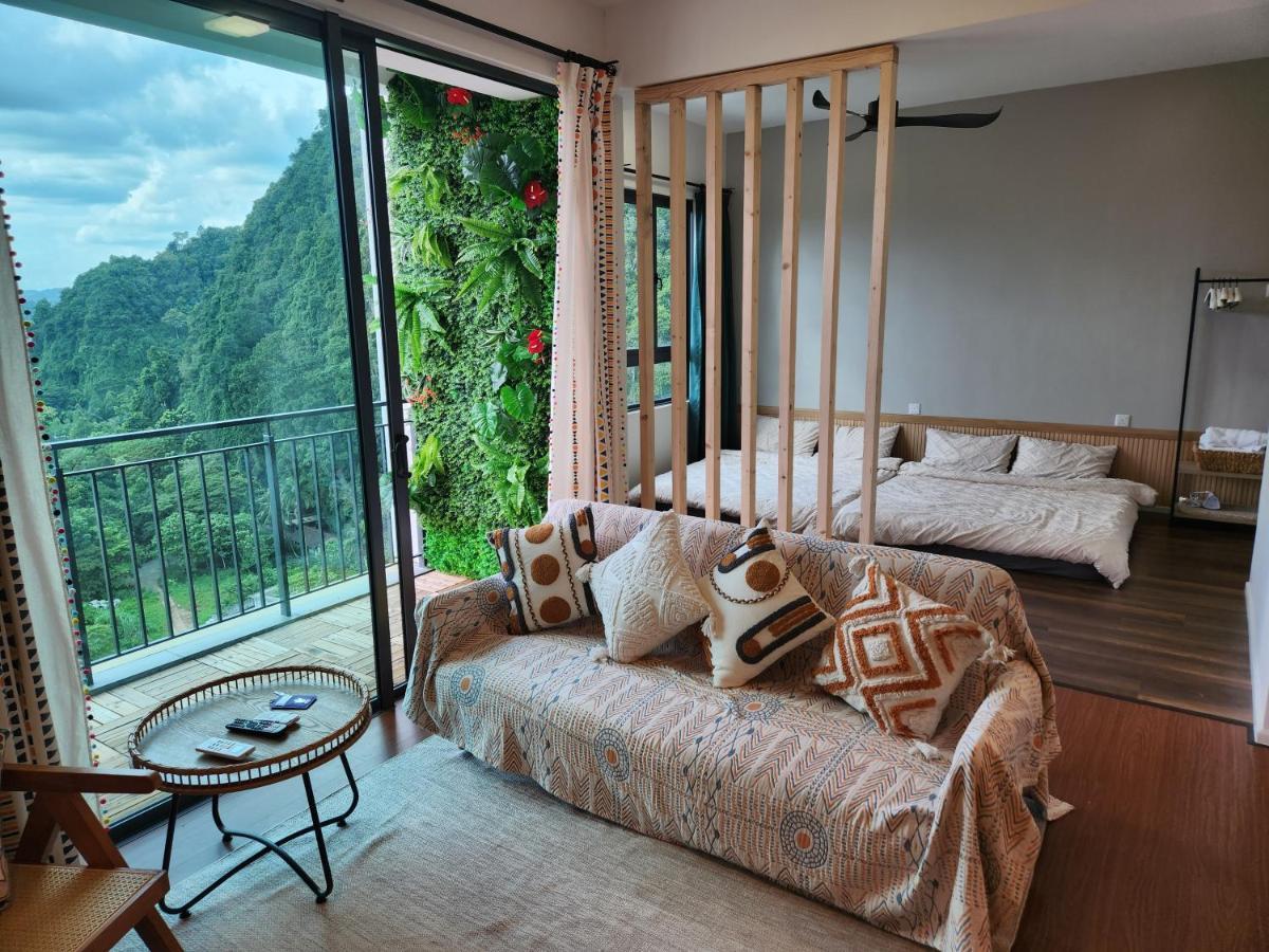 Unique Boho Style With Netflix For Up To 5pax - Enjoy Mountain View While Swimming At The Infinity Pool & Natural Hotspring Pool, 2mins Walk To The Lost World Of Tambun, Water Themepark At Apartment
