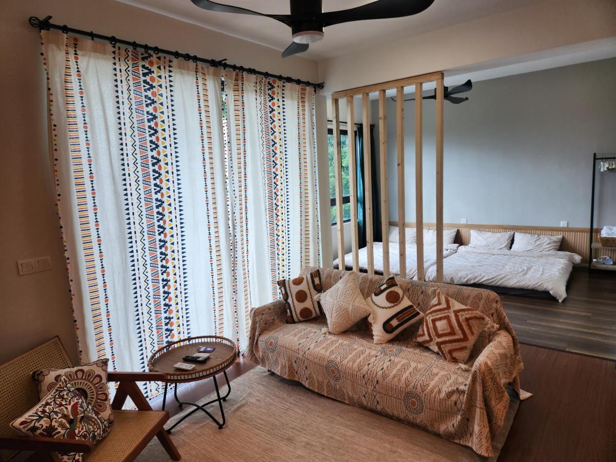 Apartment Unique Boho Style With Netflix For Up To 5pax - Enjoy Mountain View While Swimming At The Infinity Pool & Natural Hotspring Pool, 2mins Walk To The Lost World Of Tambun, Water Themepark At *