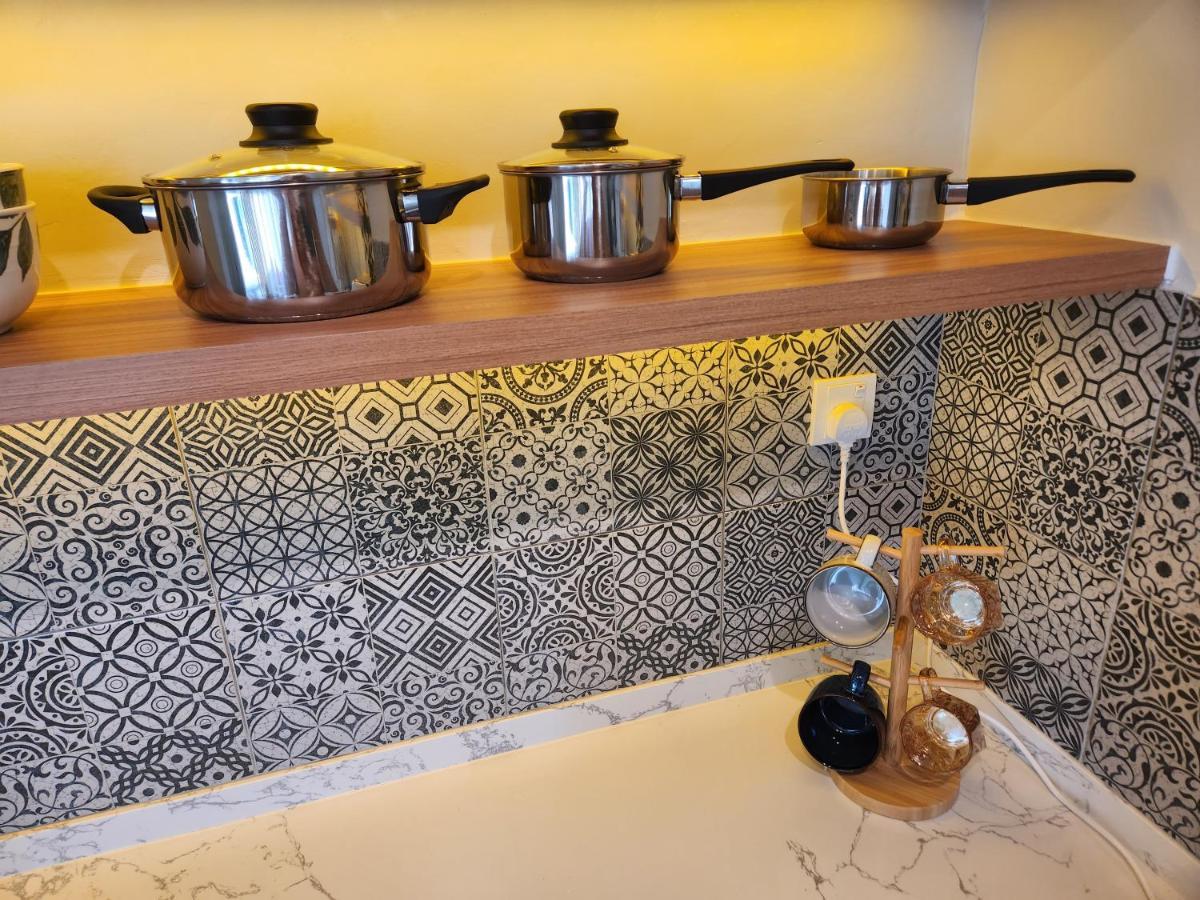 Unique Boho Style With Netflix For Up To 5pax - Enjoy Mountain View While Swimming At The Infinity Pool & Natural Hotspring Pool, 2mins Walk To The Lost World Of Tambun, Water Themepark At Apartment *