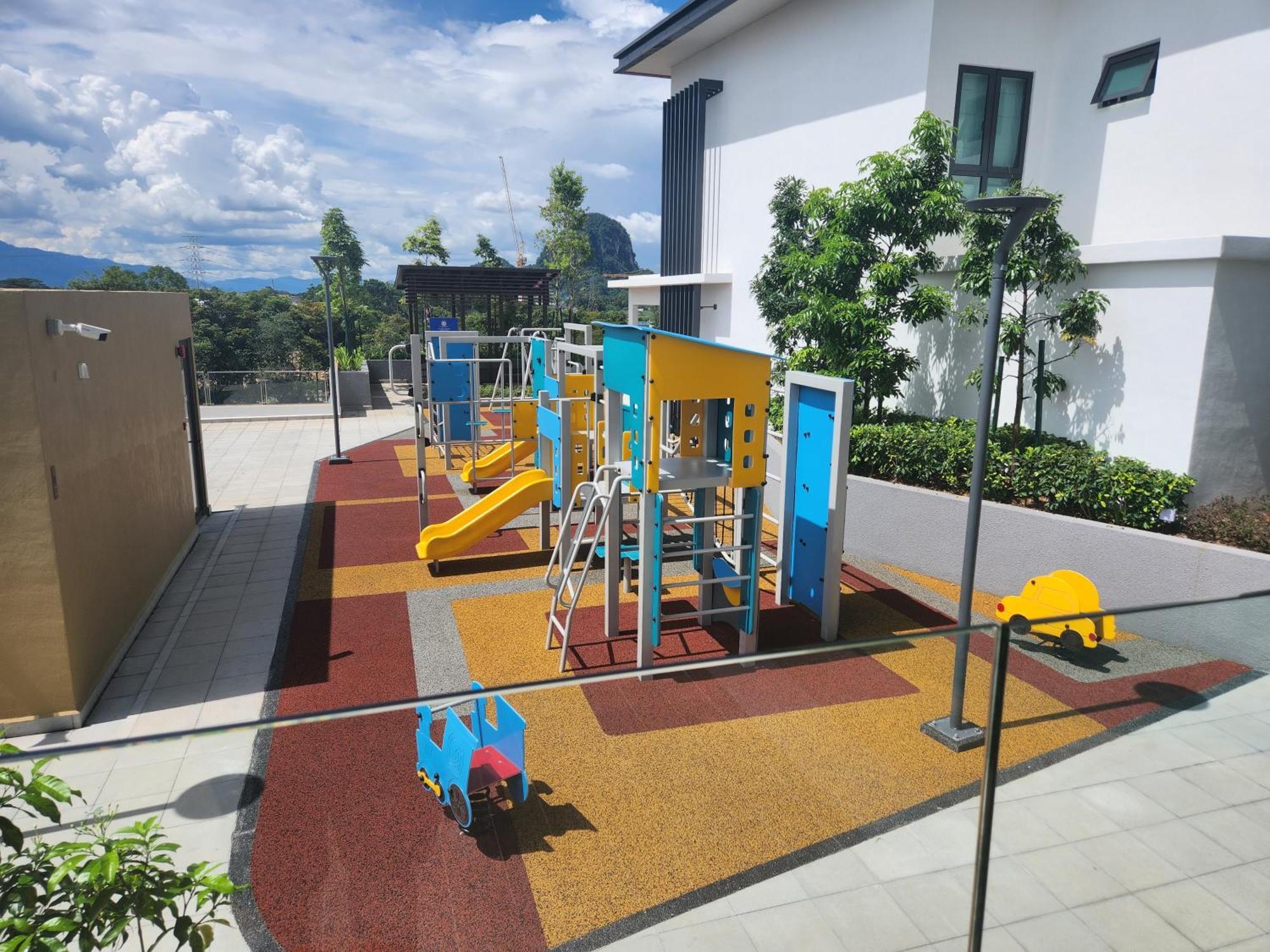 Apartment Unique Boho Style With Netflix For Up To 5pax - Enjoy Mountain View While Swimming At The Infinity Pool & Natural Hotspring Pool, 2mins Walk To The Lost World Of Tambun, Water Themepark At