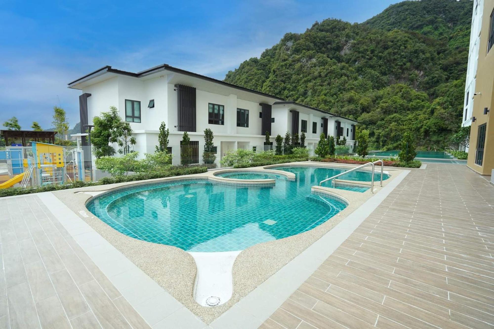 Unique Boho Style With Netflix For Up To 5pax - Enjoy Mountain View While Swimming At The Infinity Pool & Natural Hotspring Pool, 2mins Walk To The Lost World Of Tambun, Water Themepark At Apartment