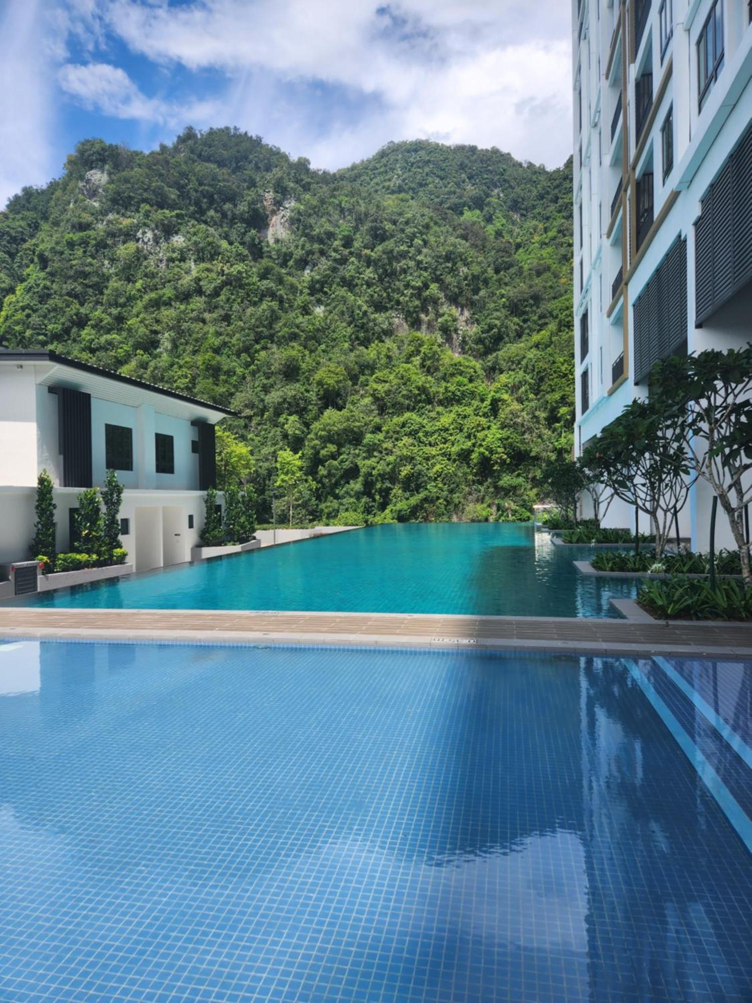 Unique Boho Style With Netflix For Up To 5pax - Enjoy Mountain View While Swimming At The Infinity Pool & Natural Hotspring Pool, 2mins Walk To The Lost World Of Tambun, Water Themepark At Apartment