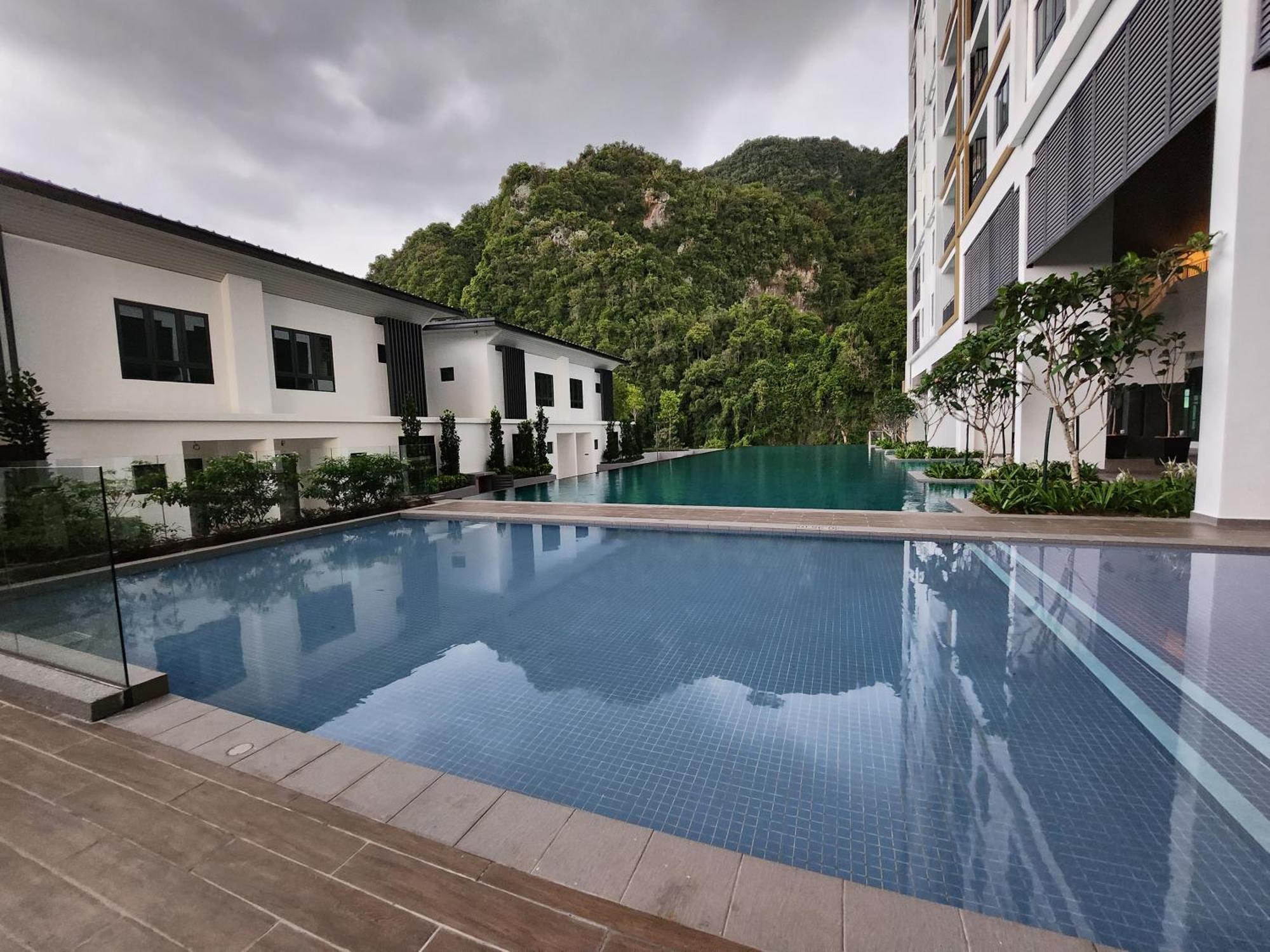 Unique Boho Style With Netflix For Up To 5pax - Enjoy Mountain View While Swimming At The Infinity Pool & Natural Hotspring Pool, 2mins Walk To The Lost World Of Tambun, Water Themepark At