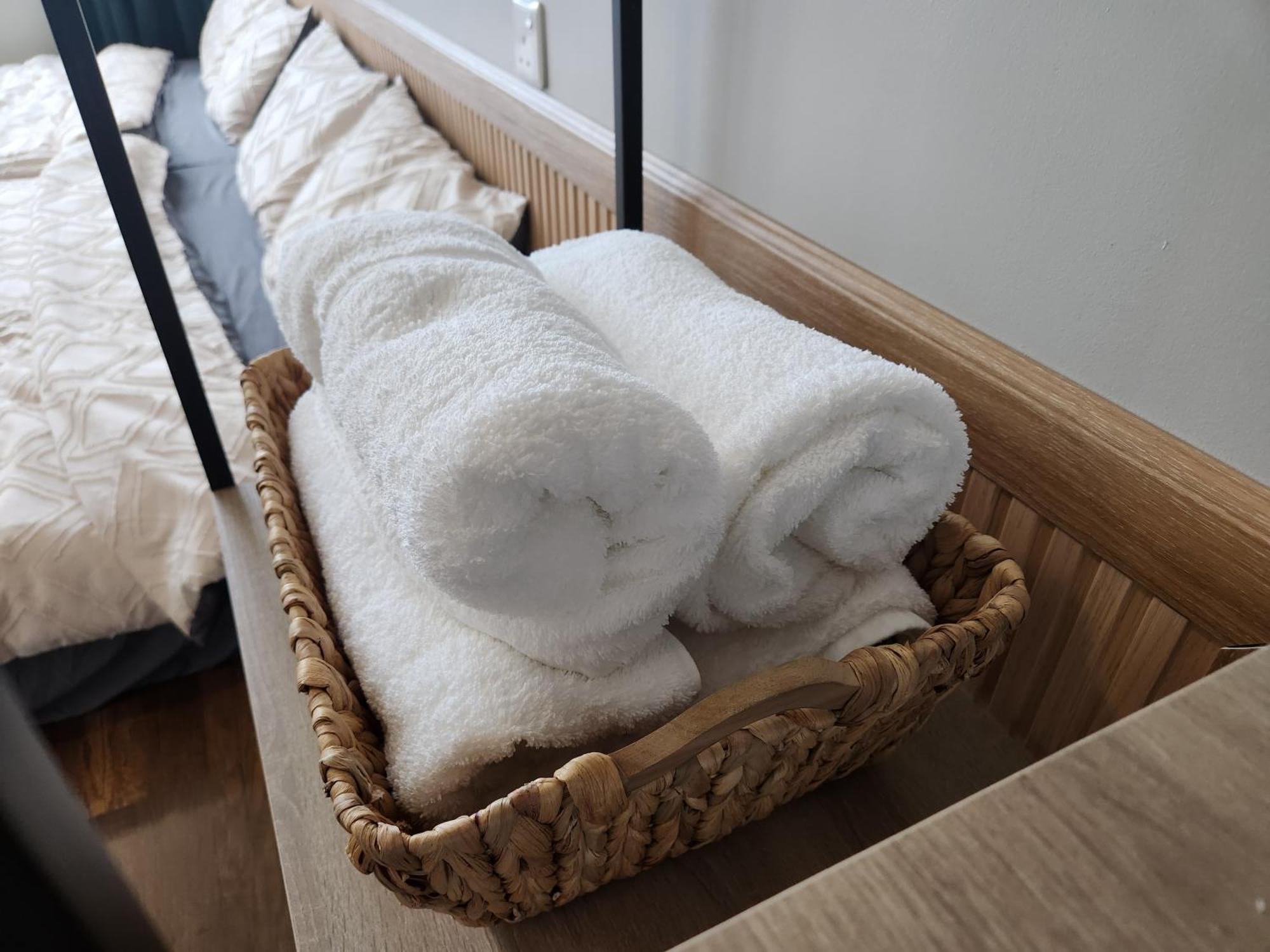 Apartment Unique Boho Style With Netflix For Up To 5pax - Enjoy Mountain View While Swimming At The Infinity Pool & Natural Hotspring Pool, 2mins Walk To The Lost World Of Tambun, Water Themepark At Ipoh