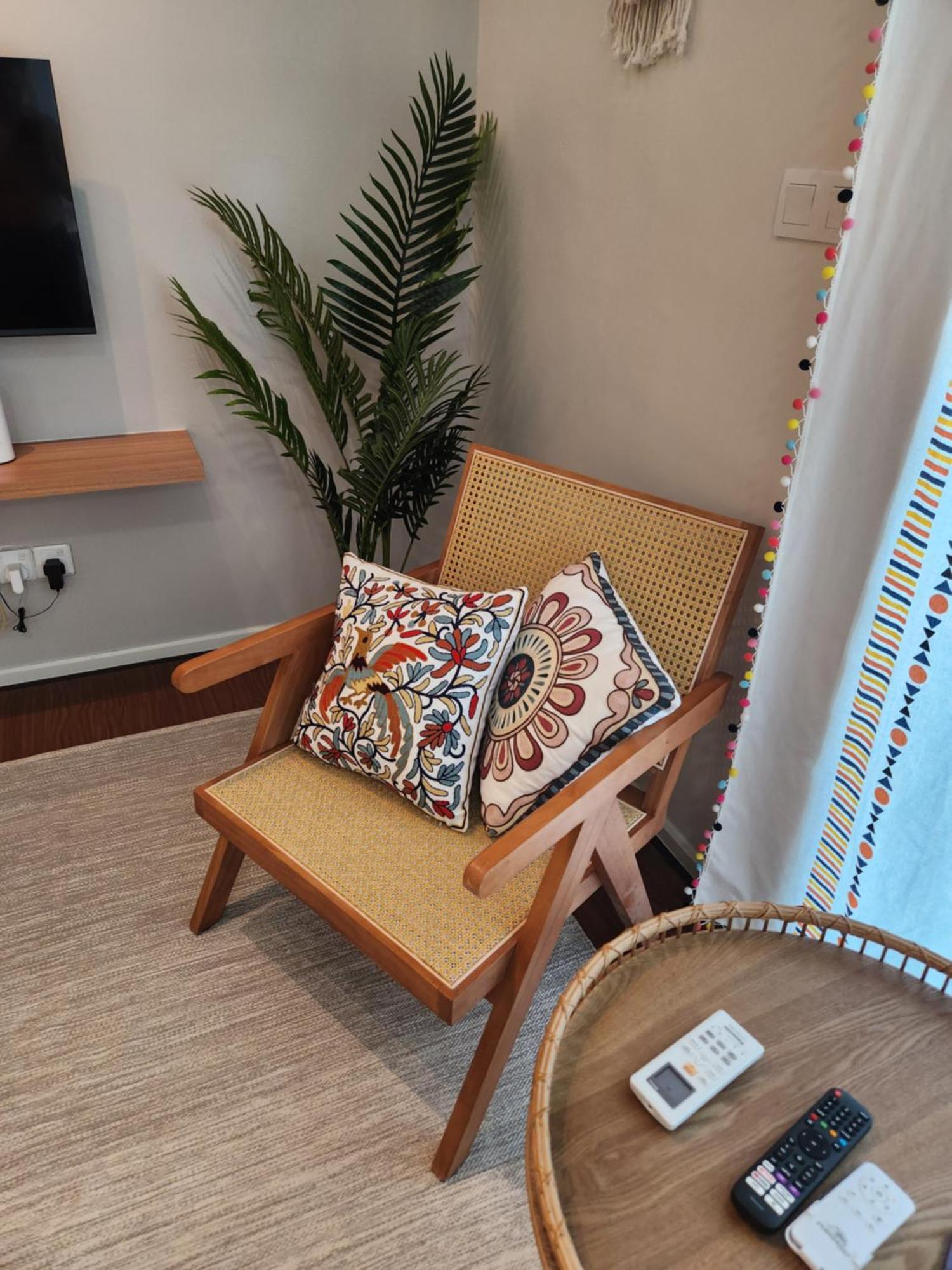 Unique Boho Style With Netflix For Up To 5pax - Enjoy Mountain View While Swimming At The Infinity Pool & Natural Hotspring Pool, 2mins Walk To The Lost World Of Tambun, Water Themepark At Apartment Ipoh